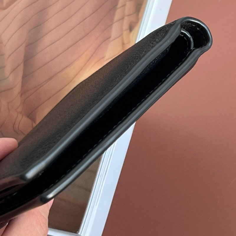 ::COACH:: 低調全黑皮革男士對開短夾 內零錢袋-10