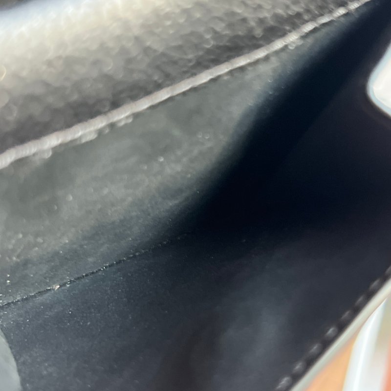 ::COACH:: 低調全黑皮革男士對開短夾 內零錢袋-18