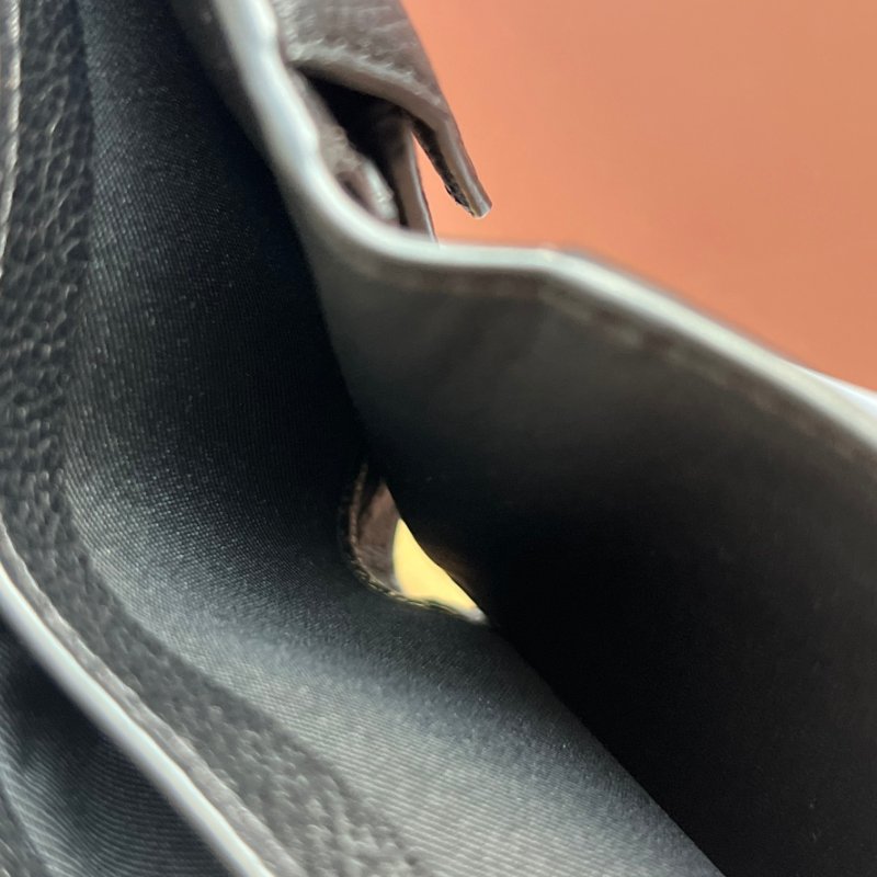 ::COACH:: 低調全黑皮革男士對開短夾 內零錢袋-20