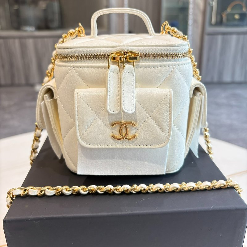 *SHIHNA名牌精品* CHANEL 白色菱格紋皮革小型化妝箱鍊包 (芯片款)-0