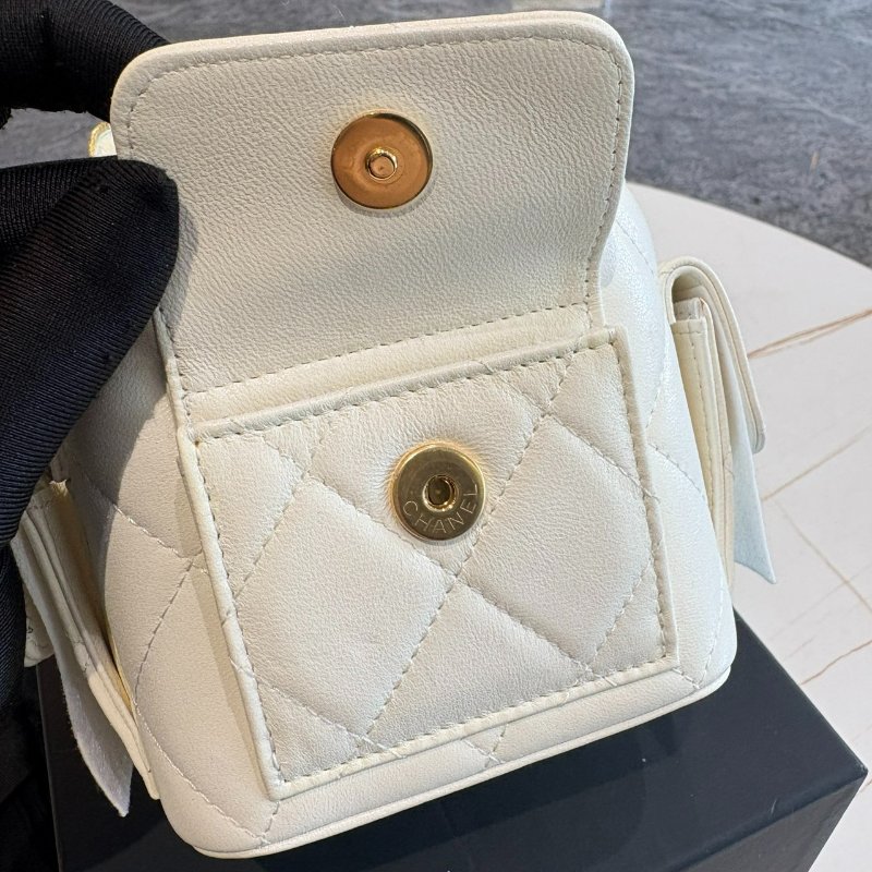 *SHIHNA名牌精品* CHANEL 白色菱格紋皮革小型化妝箱鍊包 (芯片款)-2