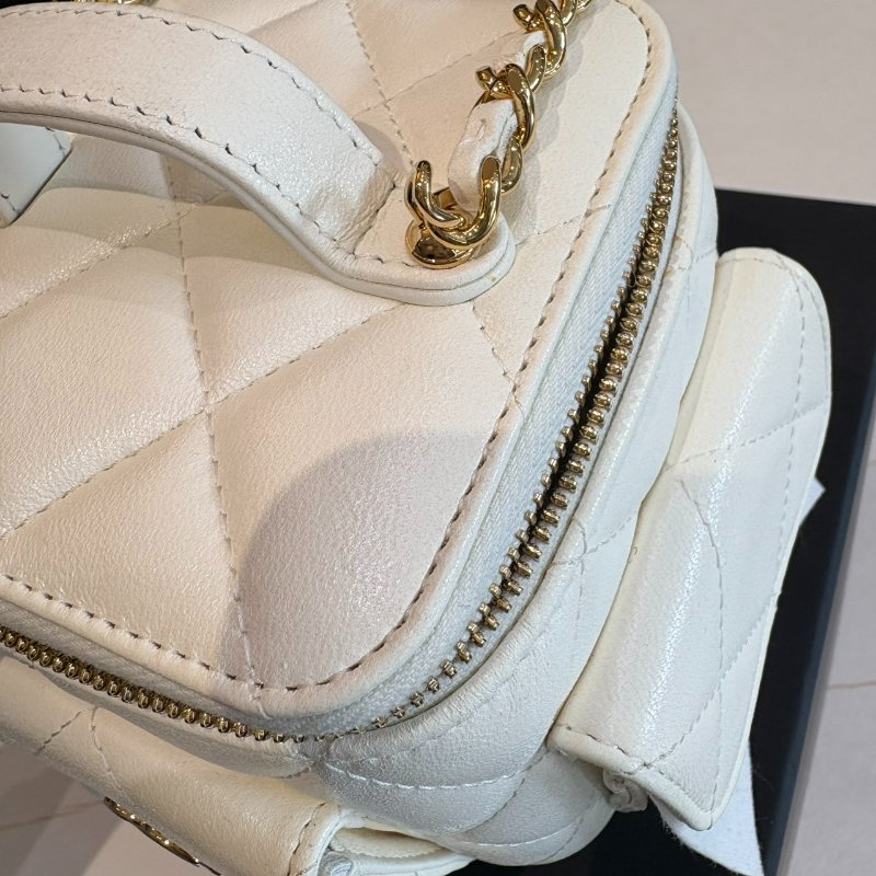 *SHIHNA名牌精品* CHANEL 白色菱格紋皮革小型化妝箱鍊包 (芯片款)-4