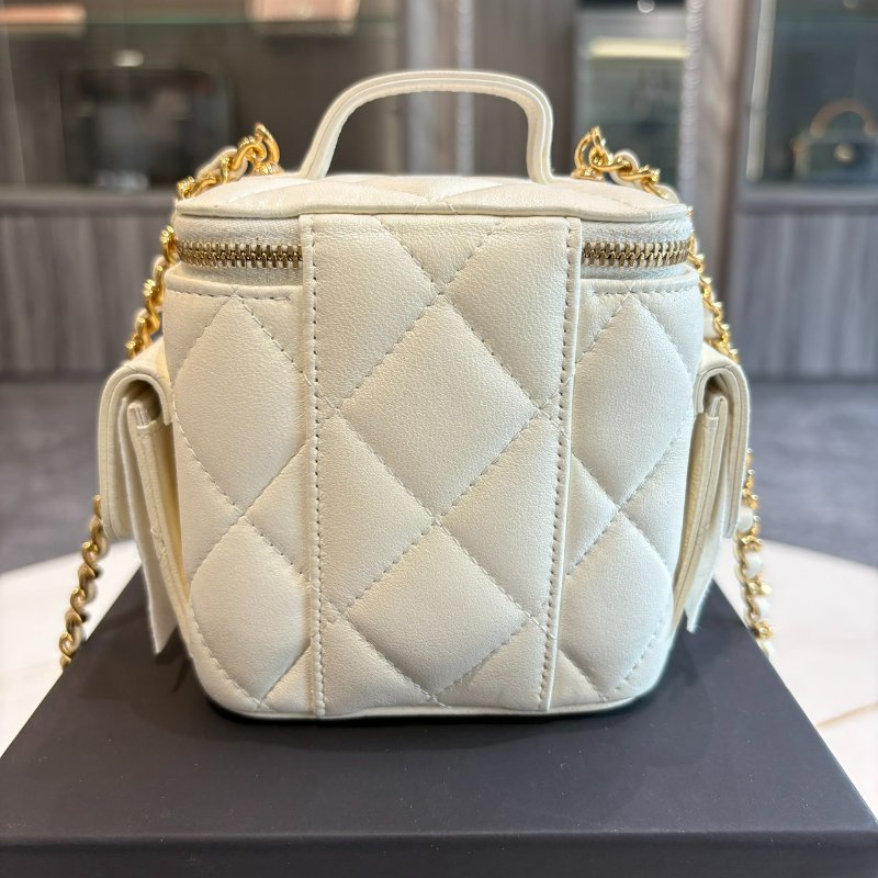 *SHIHNA名牌精品* CHANEL 白色菱格紋皮革小型化妝箱鍊包 (芯片款)-7