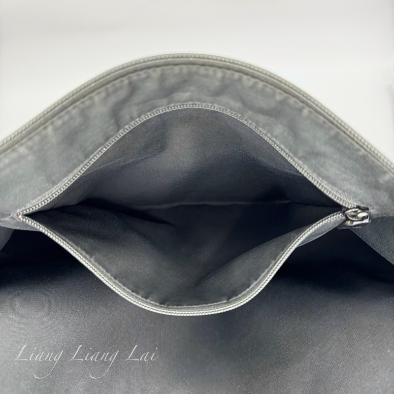 GUCCI經典雙G LOGO緹花緞面皮飾邊大斜背包-9