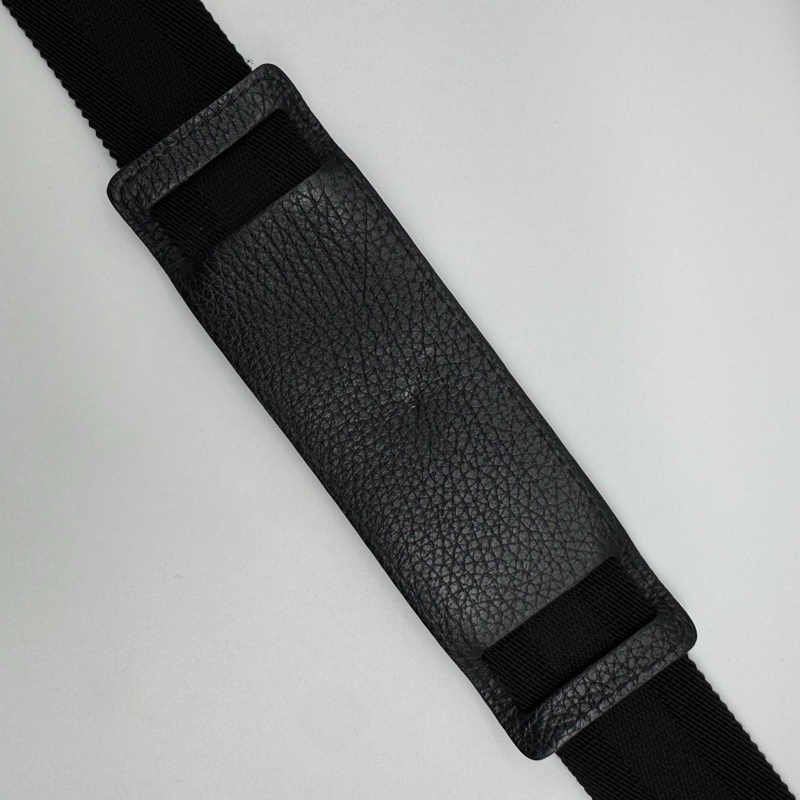 GUCCI經典雙G LOGO緹花緞面皮飾邊大斜背包-17