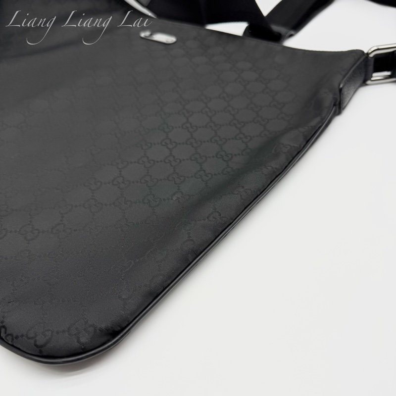 GUCCI經典雙G LOGO緹花緞面皮飾邊大斜背包-24