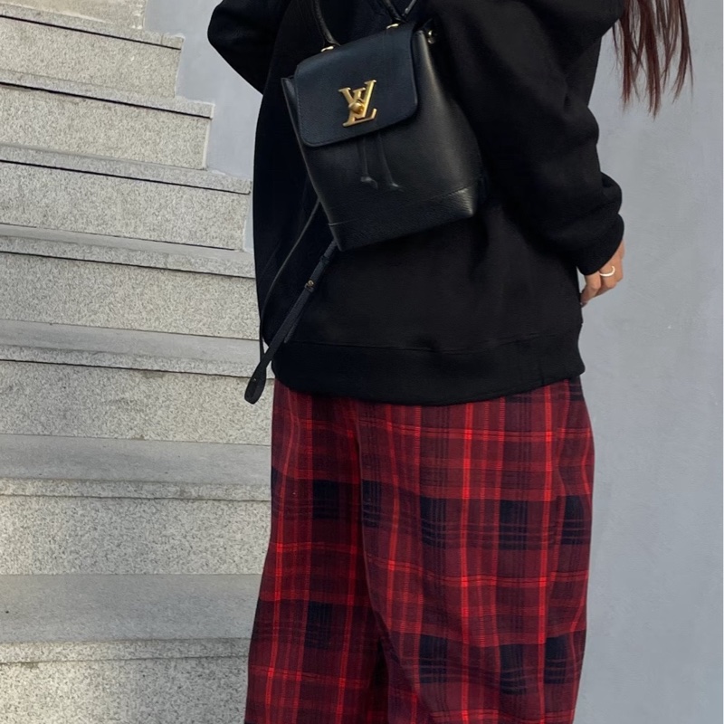 LV lock me系列黑金全皮 mini迷你雙肩包後背包-2