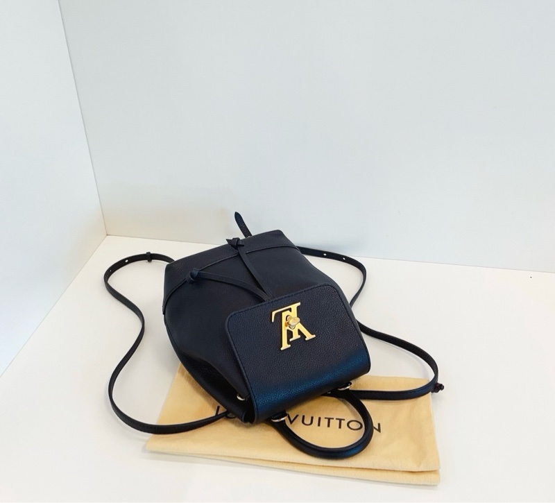 LV lock me系列黑金全皮 mini迷你雙肩包後背包-4