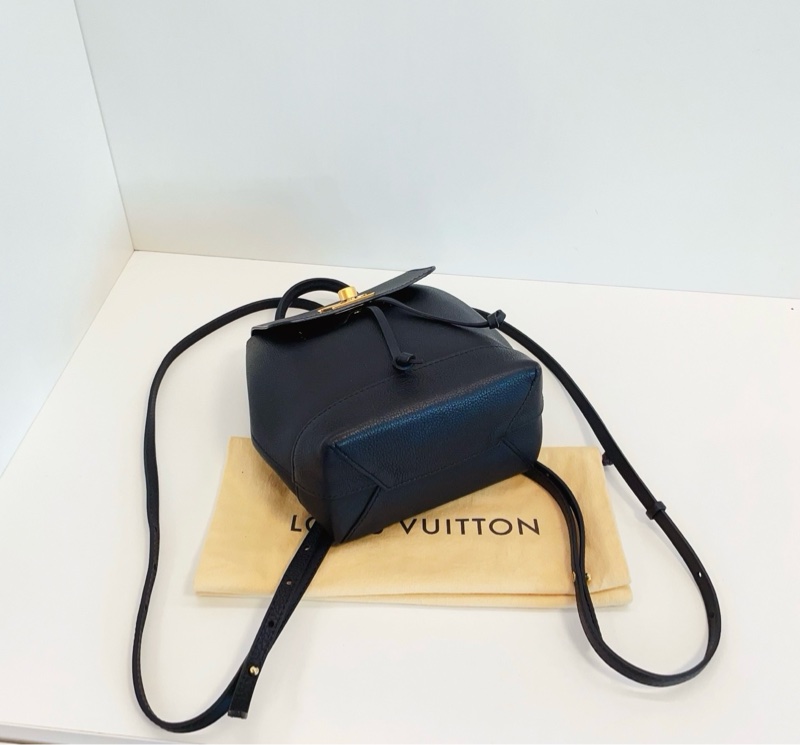 LV lock me系列黑金全皮 mini迷你雙肩包後背包-5