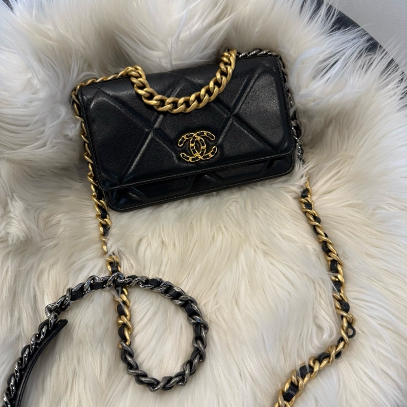 香奈兒 19 woc 黑色金釦斜背包-0