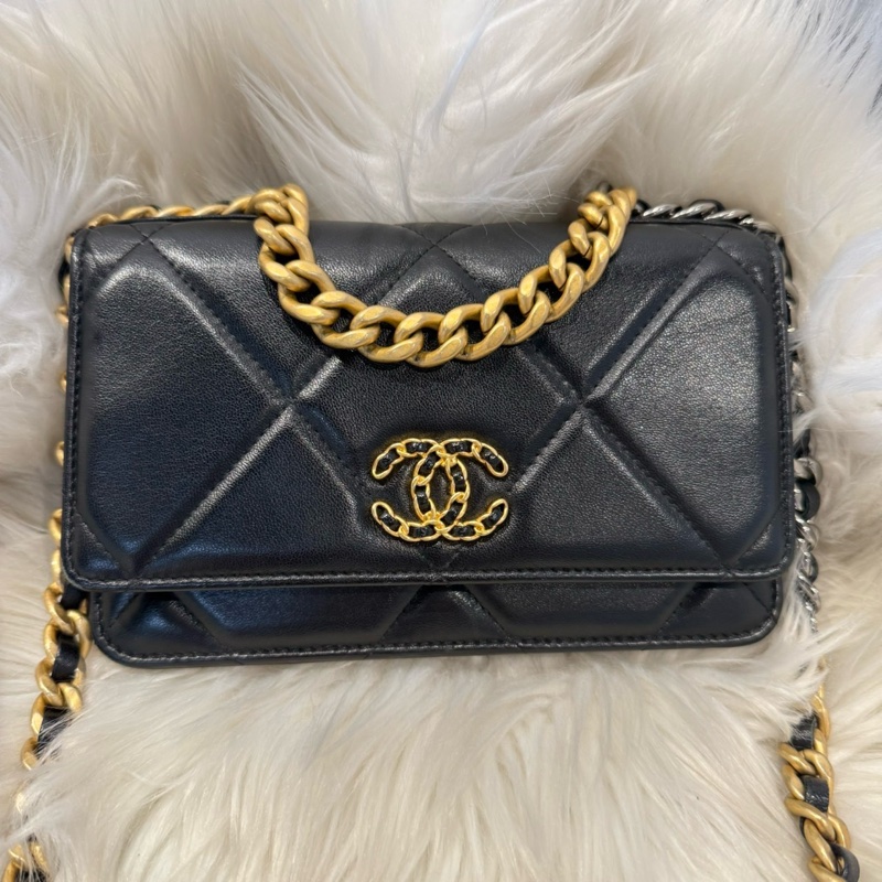 香奈兒 19 woc 黑色金釦斜背包-1