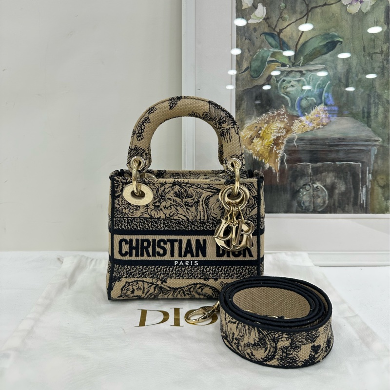 Dior/迪奧刺繡戴妃包動物園系列金扣 配件有塵袋 肩帶 22年標 閒置 尺寸16.5*14-0