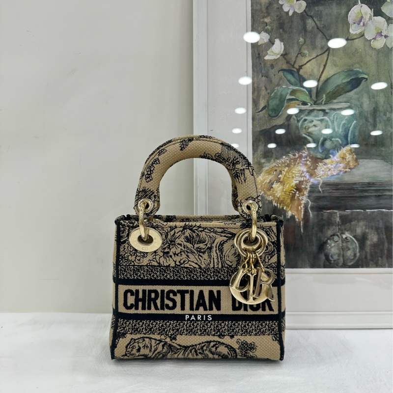 Dior/迪奧刺繡戴妃包動物園系列金扣 配件有塵袋 肩帶 22年標 閒置 尺寸16.5*14-1