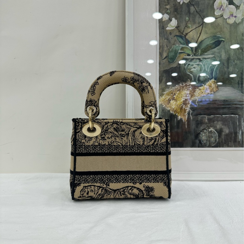 Dior/迪奧刺繡戴妃包動物園系列金扣 配件有塵袋 肩帶 22年標 閒置 尺寸16.5*14-2