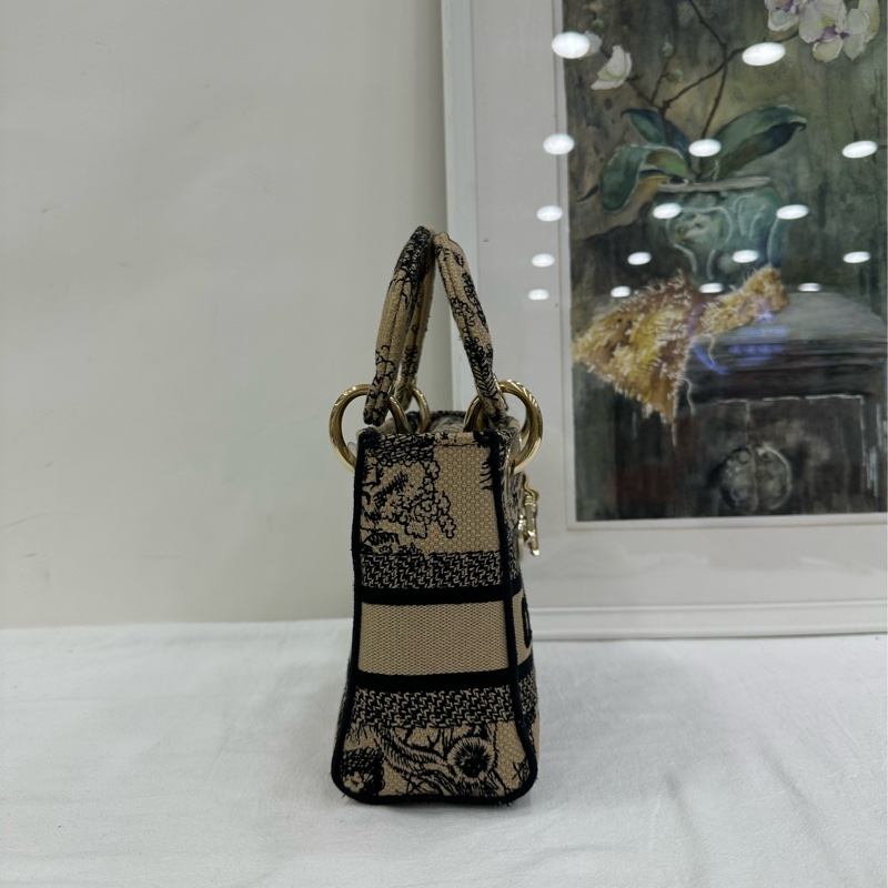 Dior/迪奧刺繡戴妃包動物園系列金扣 配件有塵袋 肩帶 22年標 閒置 尺寸16.5*14-4