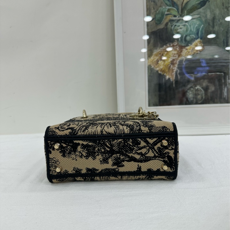 Dior/迪奧刺繡戴妃包動物園系列金扣 配件有塵袋 肩帶 22年標 閒置 尺寸16.5*14-5