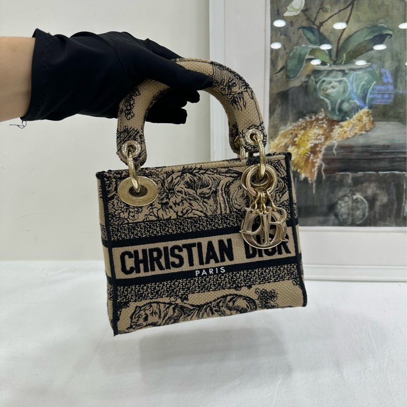 Dior/迪奧刺繡戴妃包動物園系列金扣 配件有塵袋 肩帶 22年標 閒置 尺寸16.5*14-6