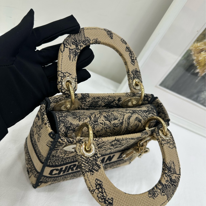 Dior/迪奧刺繡戴妃包動物園系列金扣 配件有塵袋 肩帶 22年標 閒置 尺寸16.5*14-7