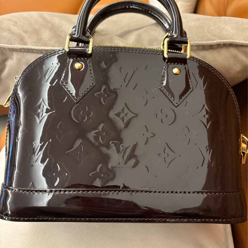 LV Alma bb 美拉德酒紅色漆皮貝殼包-6