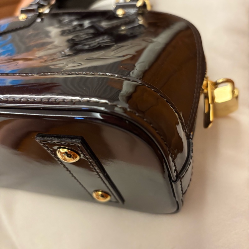 LV Alma bb 美拉德酒紅色漆皮貝殼包-7