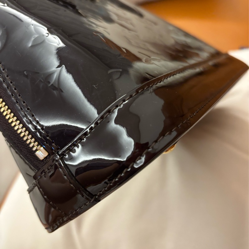 LV Alma bb 美拉德酒紅色漆皮貝殼包-8