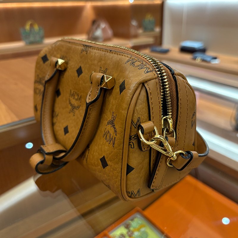 【現貨｜快速出貨】MCM Em Seem Mini Boston Bag｜迷你波士頓包｜經典Visetos圖騰｜手提斜背兩用小包-6