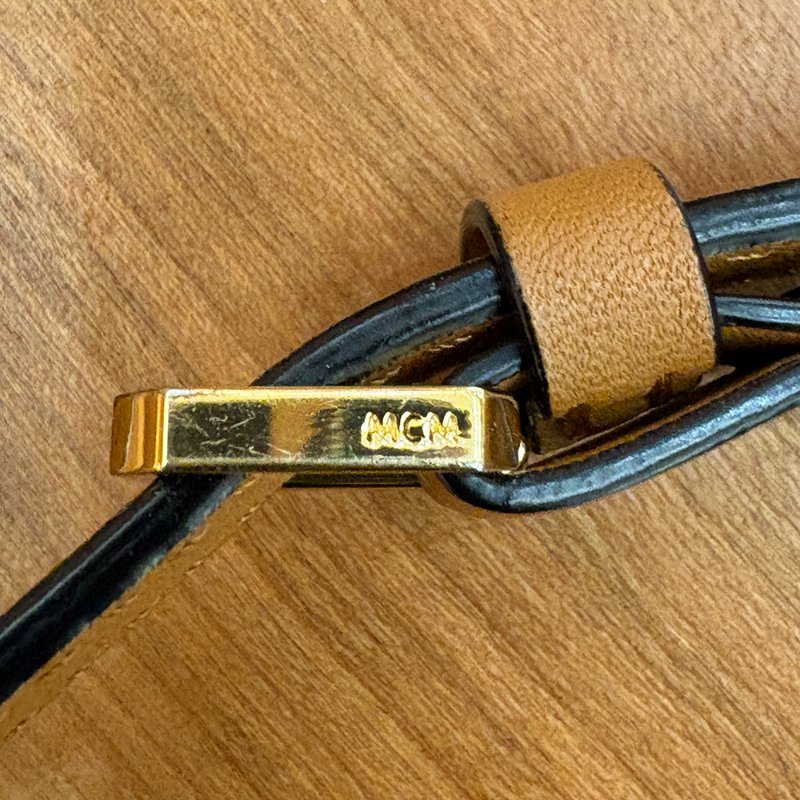 【現貨｜快速出貨】MCM Em Seem Mini Boston Bag｜迷你波士頓包｜經典Visetos圖騰｜手提斜背兩用小包-11