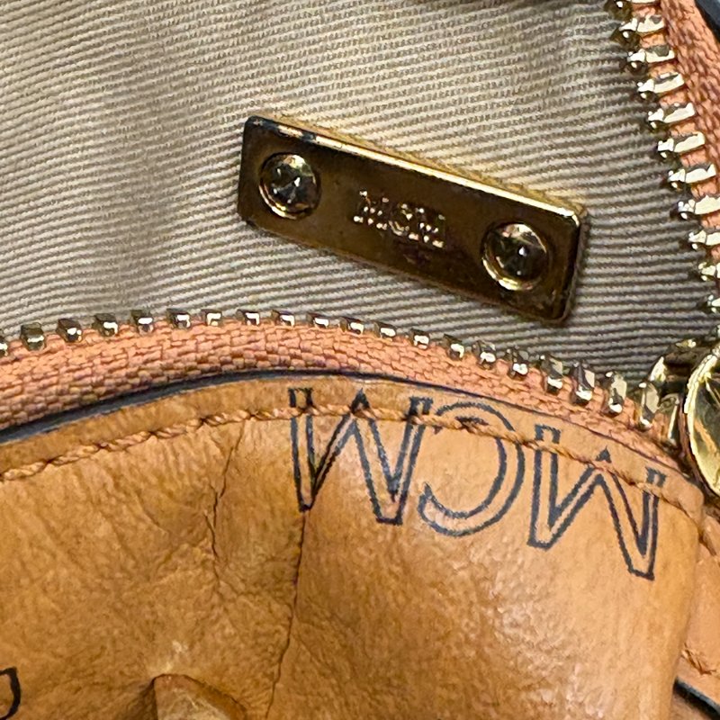 【現貨｜快速出貨】MCM Em Seem Mini Boston Bag｜迷你波士頓包｜經典Visetos圖騰｜手提斜背兩用小包-13