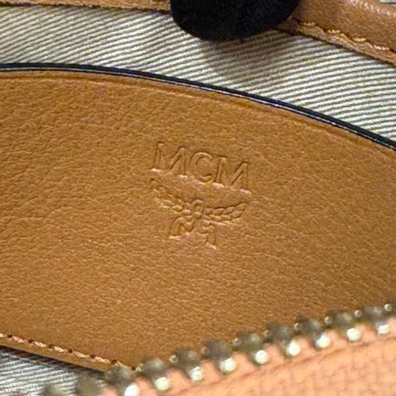 【現貨｜快速出貨】MCM Em Seem Mini Boston Bag｜迷你波士頓包｜經典Visetos圖騰｜手提斜背兩用小包-14