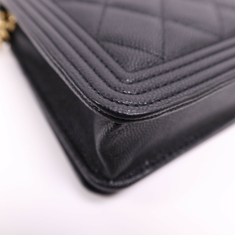 CHANEL 牛皮皮革Boy WOC Wallet On Chain金扣鏈帶肩背袋-11