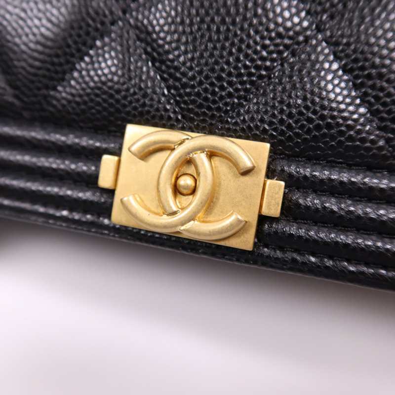 CHANEL 牛皮皮革Boy WOC Wallet On Chain金扣鏈帶肩背袋-12