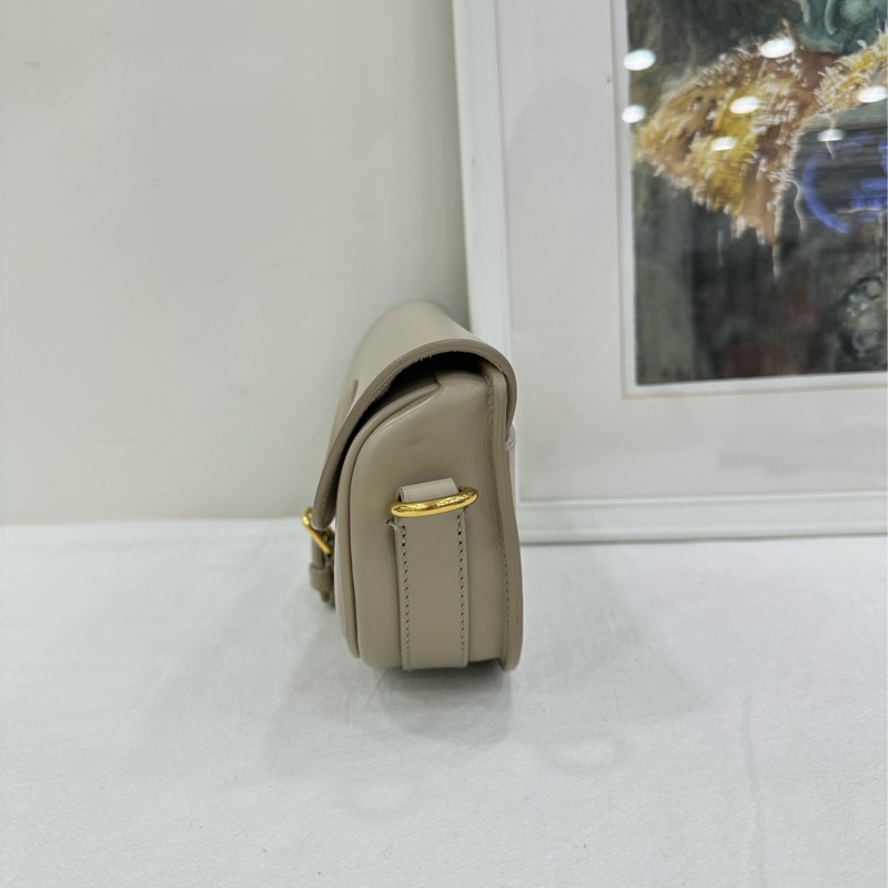 Dior 迪奧Bobby新月包 21底長。22年標 有肩帶-3