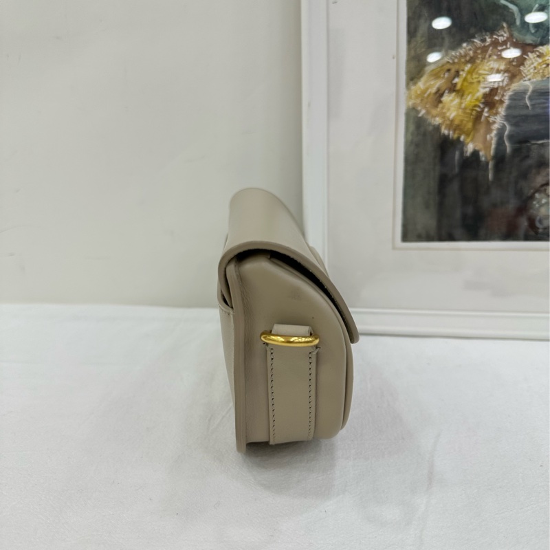 Dior 迪奧Bobby新月包 21底長。22年標 有肩帶-4