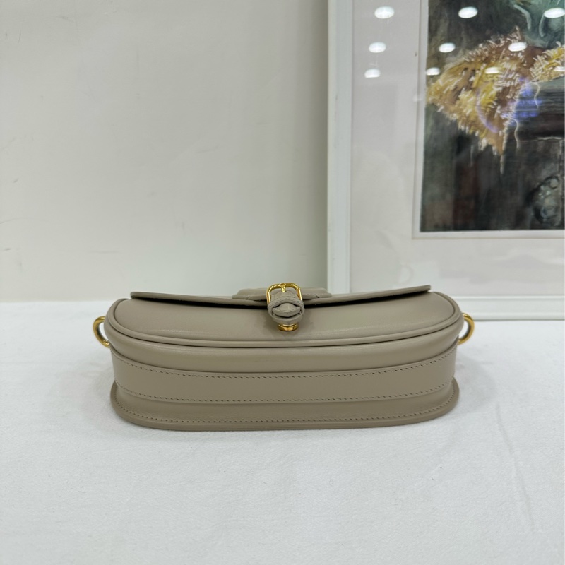 Dior 迪奧Bobby新月包 21底長。22年標 有肩帶-5