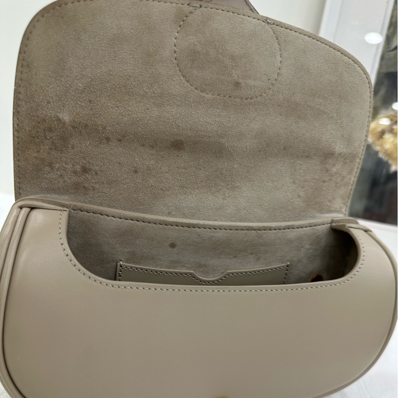 Dior 迪奧Bobby新月包 21底長。22年標 有肩帶-8