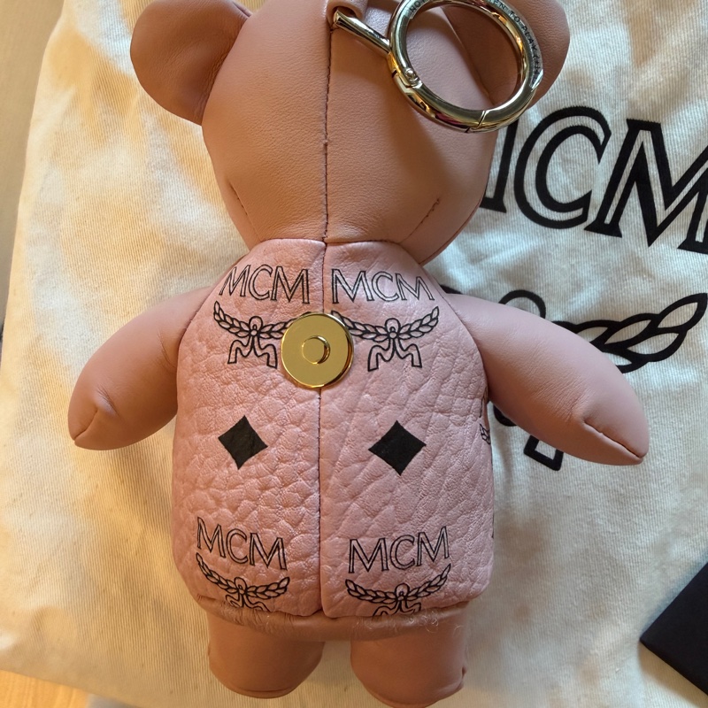 MCM Bear 粉色小熊玩偶造型束口水桶包(玩偶可當鑰匙圈使用)-2