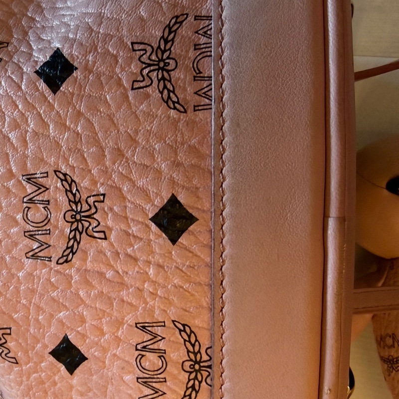 MCM Bear 粉色小熊玩偶造型束口水桶包(玩偶可當鑰匙圈使用)-16