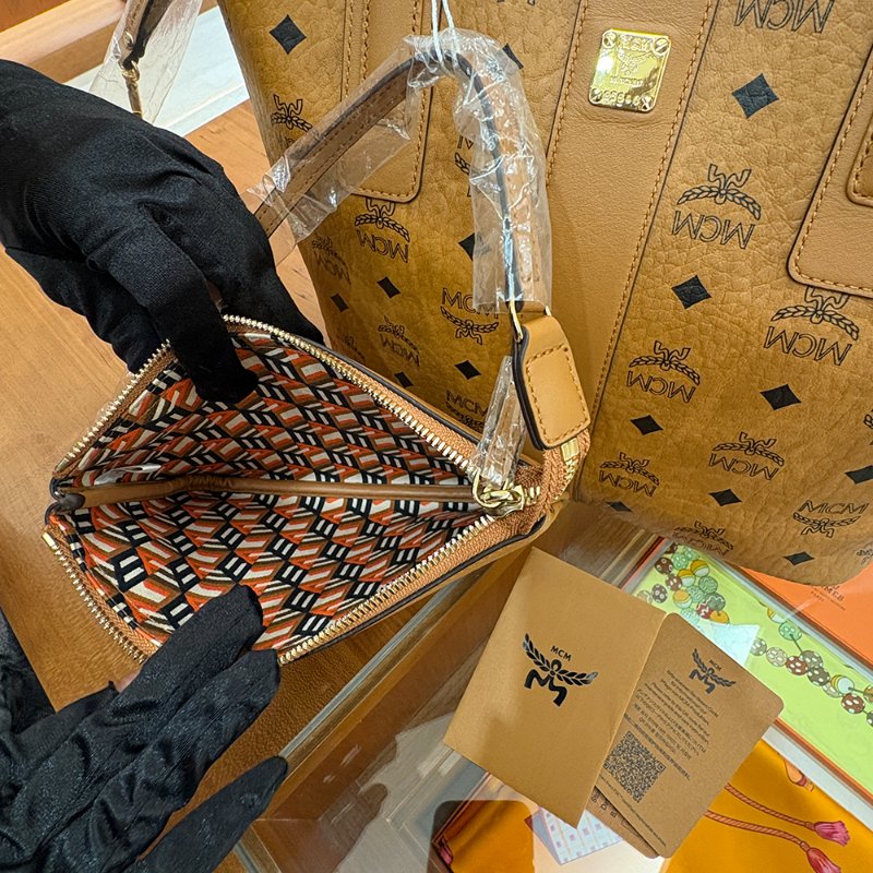 【現貨｜快速出貨】MCM Liz Vi Small Shopper 小號托特包｜雙面可用｜經典Visetos老花通勤包｜附小包-10