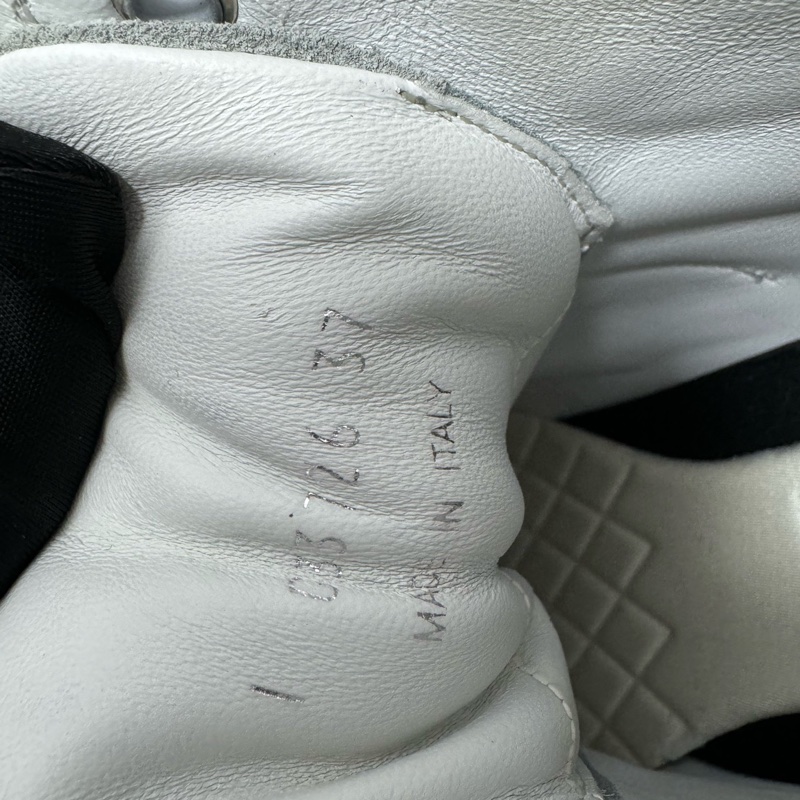 Chanel香奈兒 灰色麂皮拼粉色雙C女款運動鞋 37碼全新專櫃正品-14