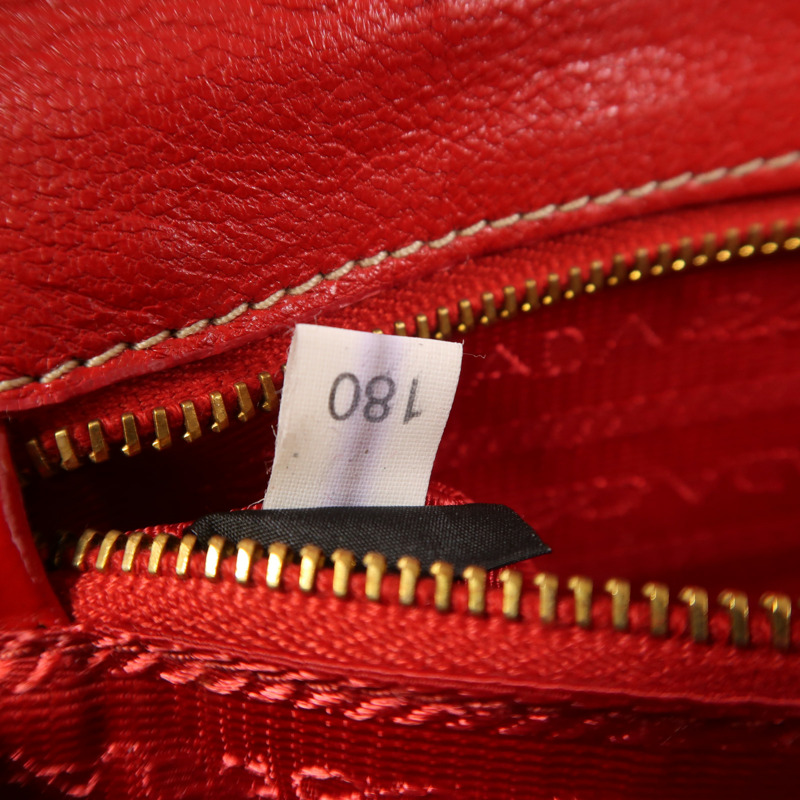 PRADA Saffiano Vernice Shoulder Bag金扣肩背袋-6