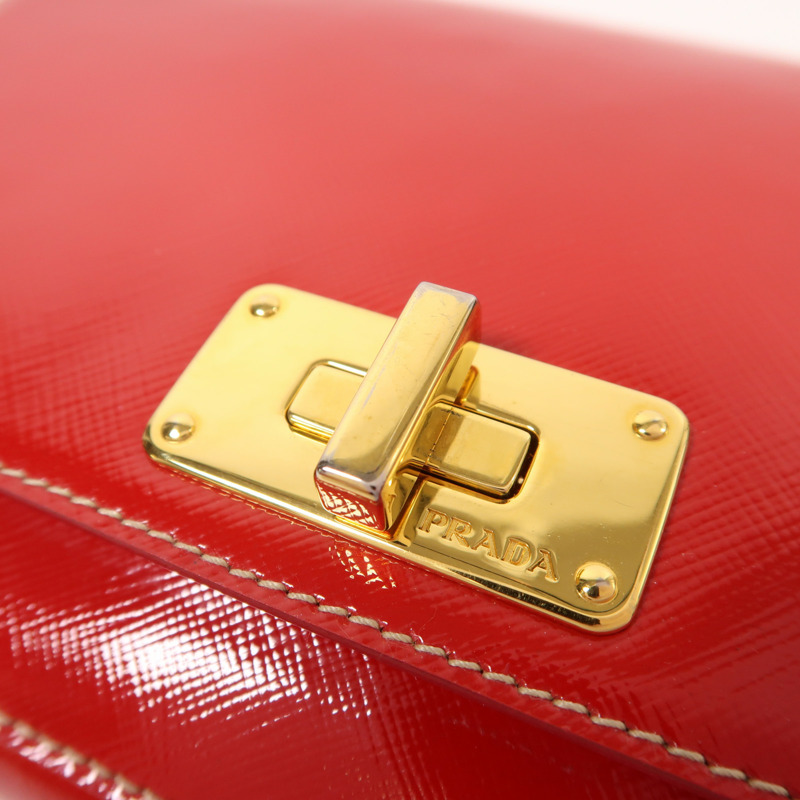 PRADA Saffiano Vernice Shoulder Bag金扣肩背袋-10