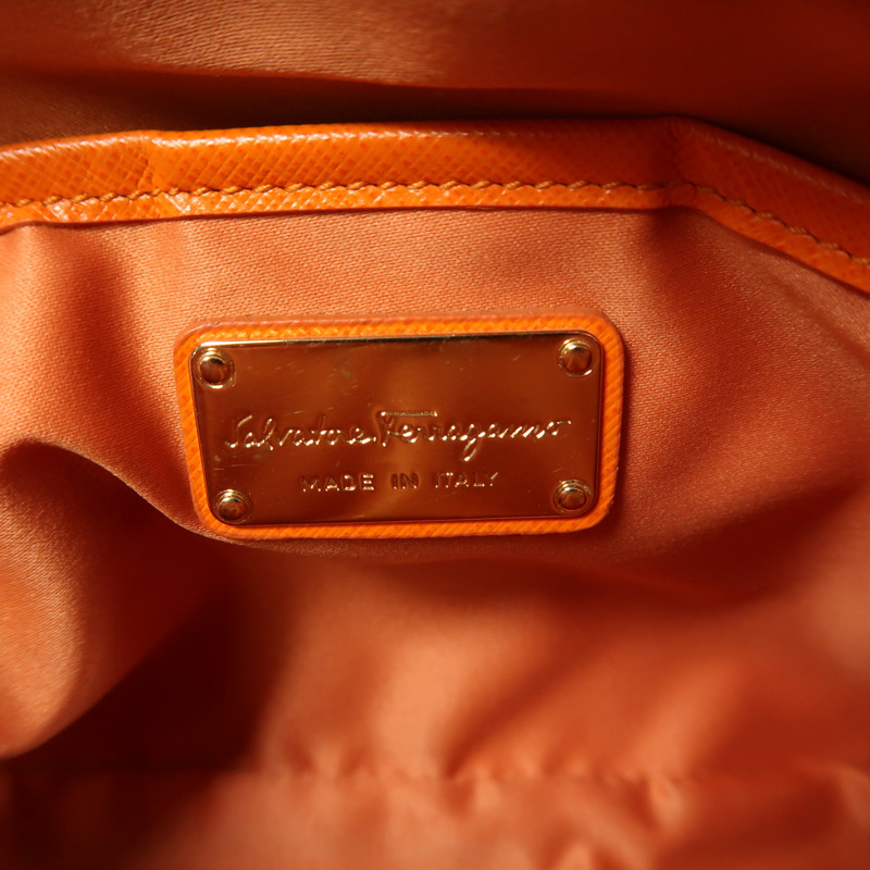 Salvatore Ferragamo 牛皮皮革Chain Shoulder金扣鏈帶肩背袋-5