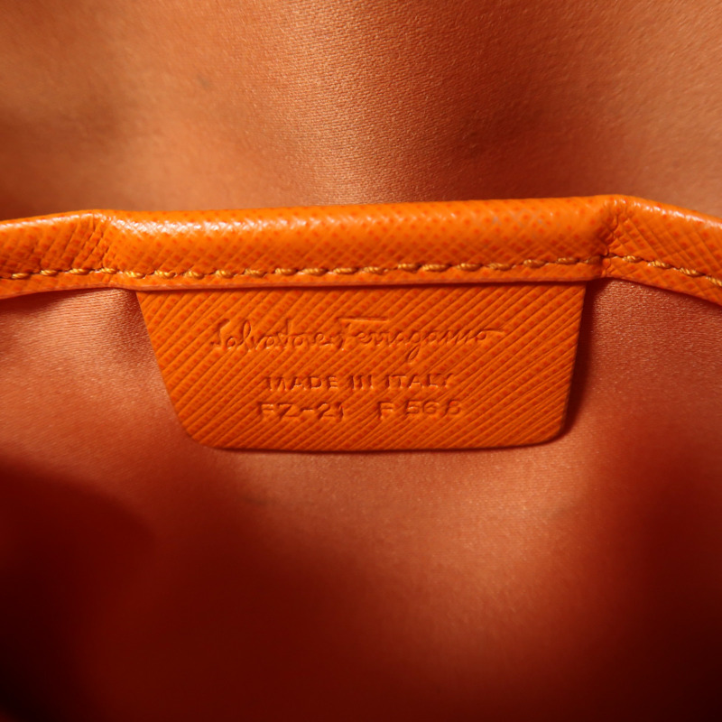 Salvatore Ferragamo 牛皮皮革Chain Shoulder金扣鏈帶肩背袋-6