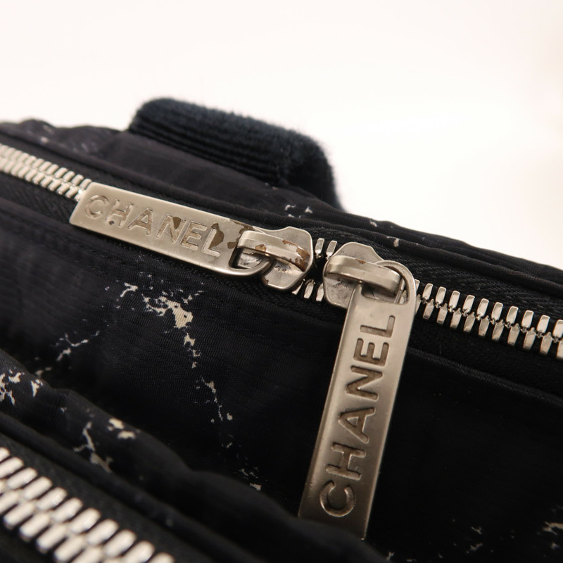 CHANEL 尼龍Hand Bag銀扣手挽袋-14