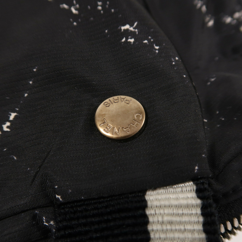 CHANEL 尼龍Hand Bag銀扣手挽袋-16