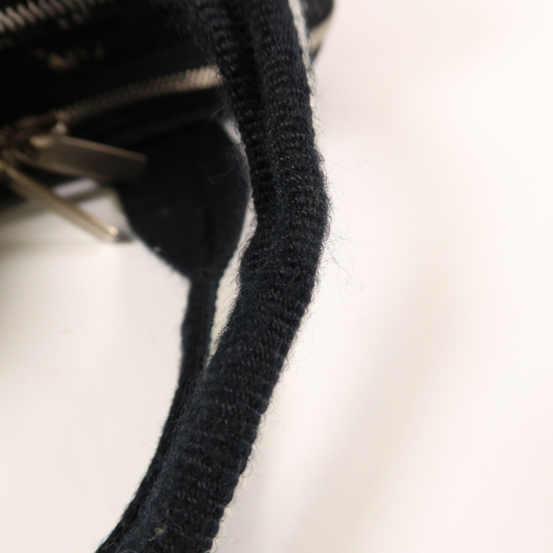 CHANEL 尼龍Hand Bag銀扣手挽袋-17