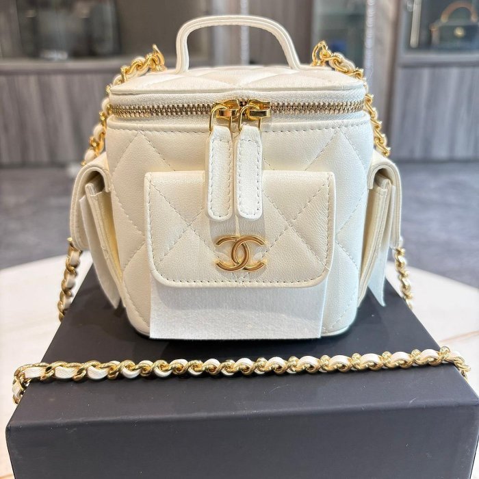 *SHIHNA名牌精品* CHANEL 白色菱格紋皮革小型化妝箱鍊包 (芯片款)-0