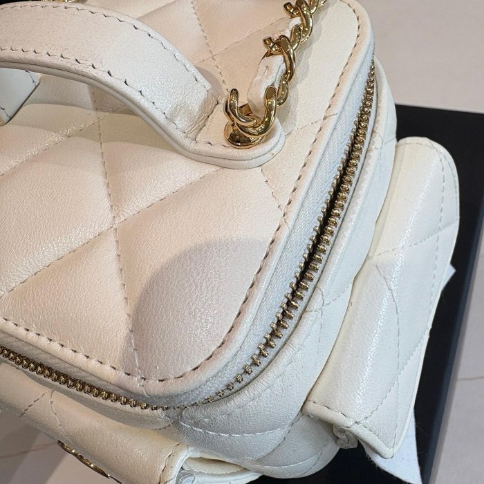 *SHIHNA名牌精品* CHANEL 白色菱格紋皮革小型化妝箱鍊包 (芯片款)-7