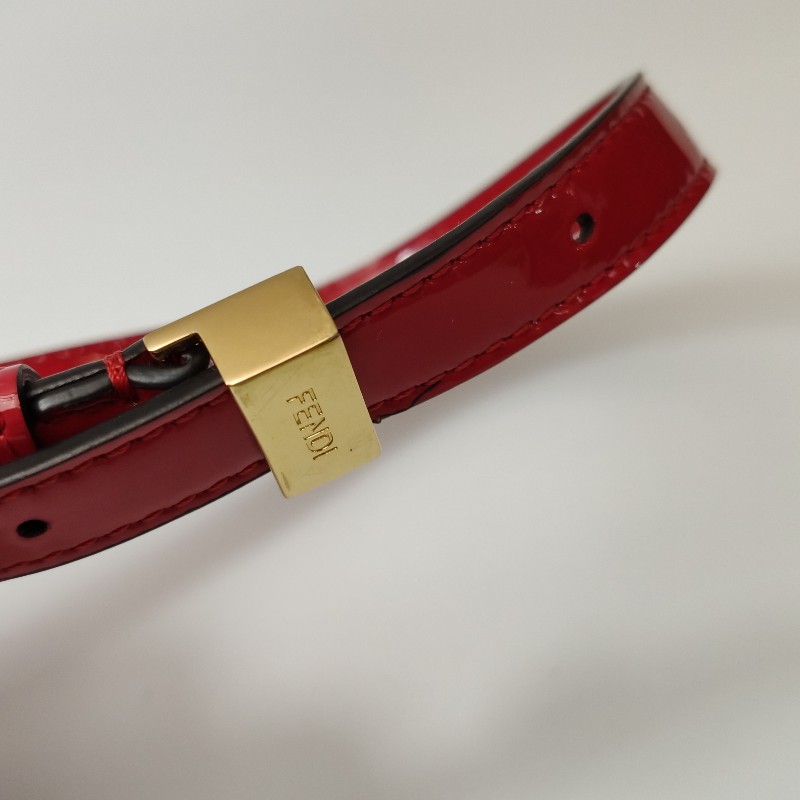 Fendi Karligraphy漆皮純色花體雙F logo斜背包-10