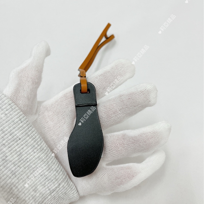 莉亞精品♡ Hermes Oran 拖鞋皮革吊飾  淺藍色 近新美品-2